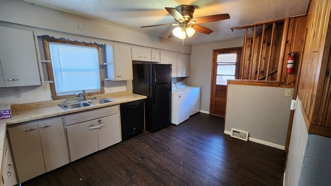 Building Photo - swingmiss