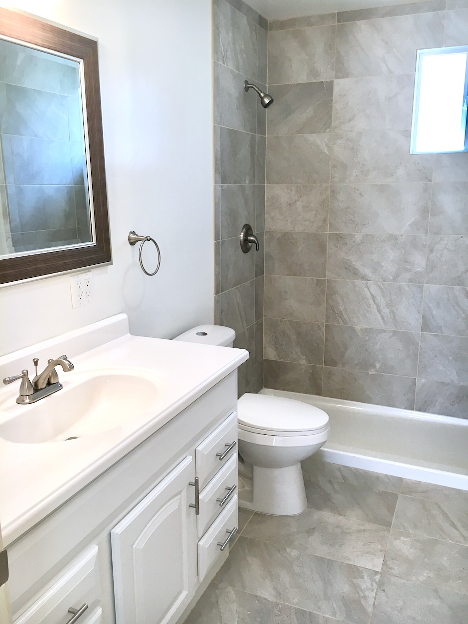 bathroom - 2821 1/2 S Sycamore Ave