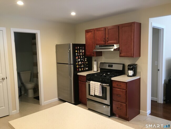 Building Photo - 6 Birchside Dr