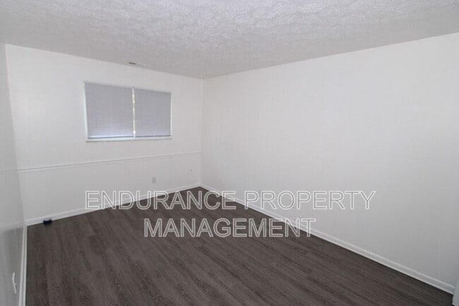 Building Photo - 2511 Lincoln Ave