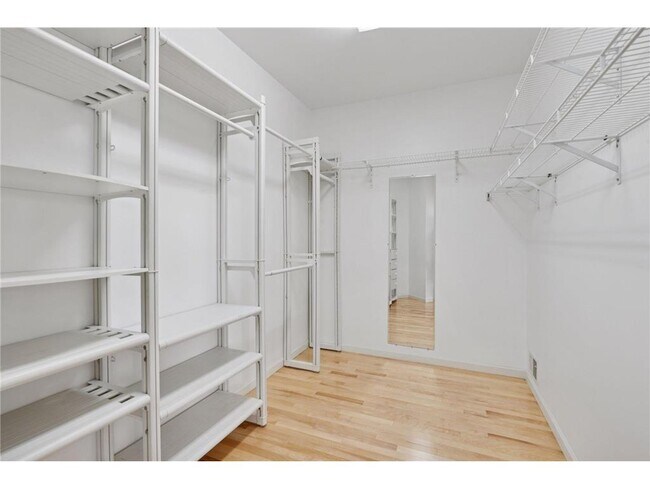 Building Photo - 226 Ridgewood Ave