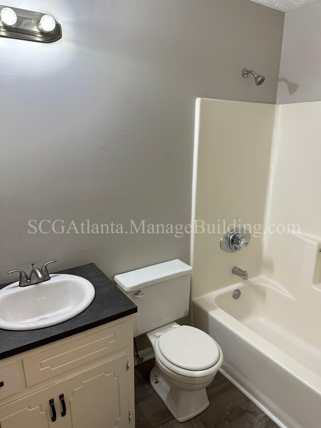 Building Photo - 972 Walnut Creek Ln