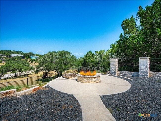 Building Photo - 321 Village View Dr