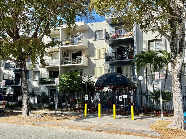 Building Photo - 3181 SW 13th St