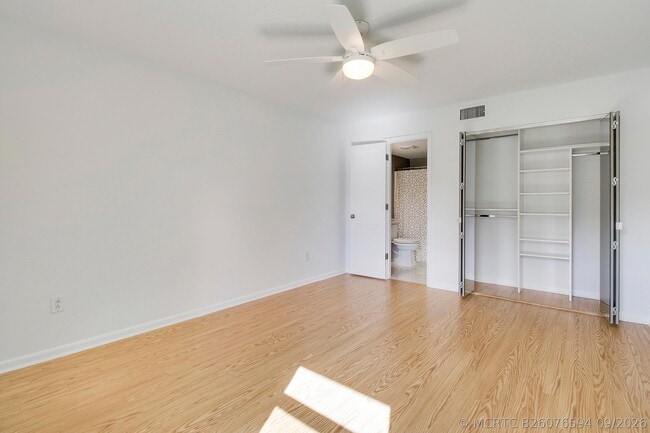 Building Photo - 8388 SE Croft Cir