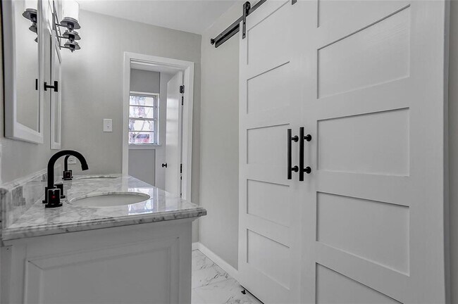 Building Photo - 3014 Northridge Dr
