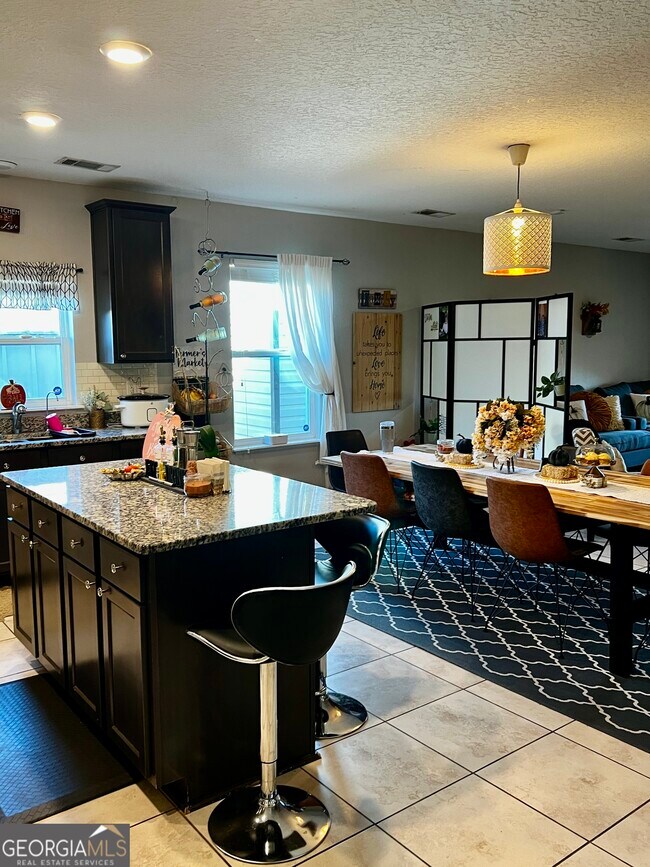 Building Photo - 125 Walnut Wy