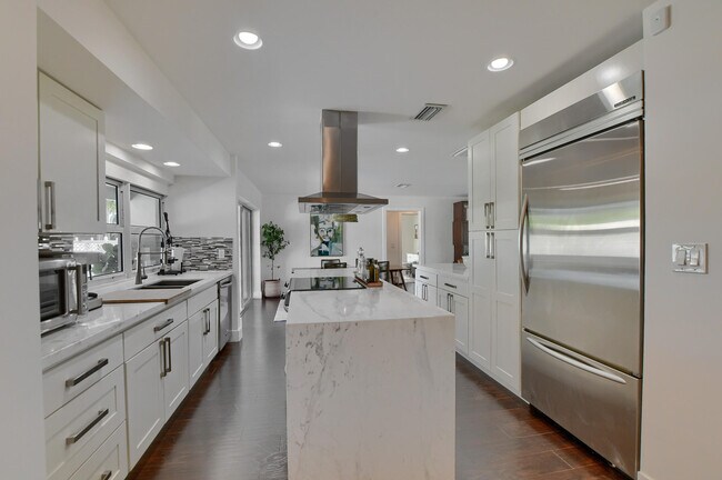 Building Photo - 1167 SW 13th Dr