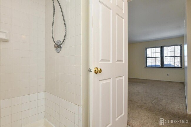 Building Photo - 290 Alpine Way