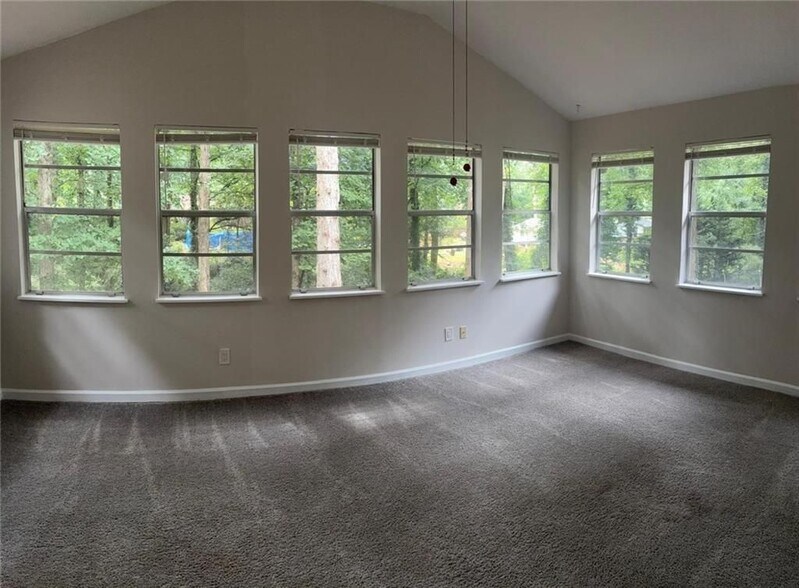 Building Photo - 1744 Oak Ridge Way NW