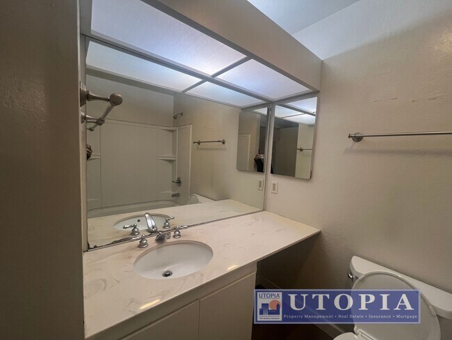 Building Photo - RENT SPECIAL: 50% off 1st months rent if the lease is signed by January 1st! Bright Natural Light...