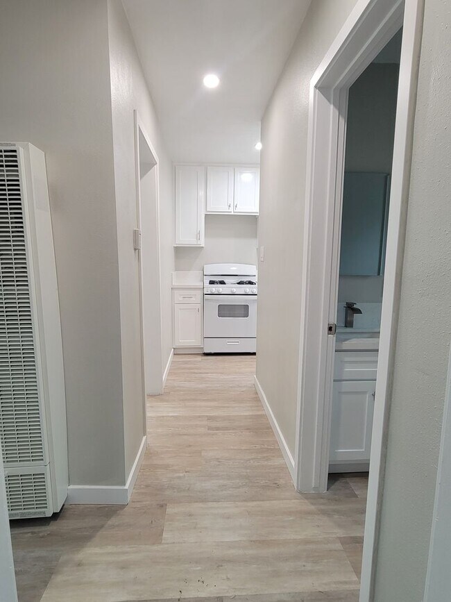 Building Photo - 2221