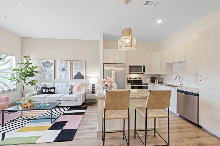 Building Photo - The Vic on Park Row