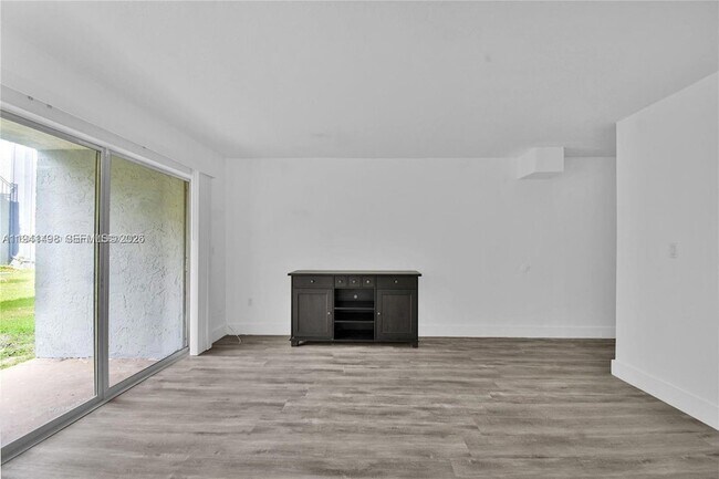 Building Photo - 9371 Fontainebleau Blvd