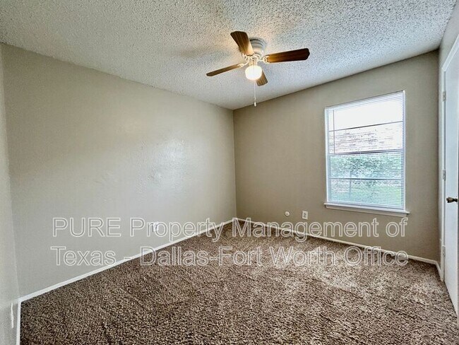 Building Photo - 3505 Biscay Dr