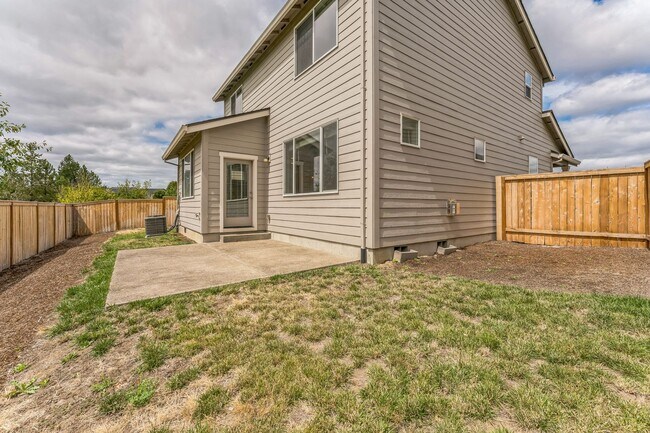 Building Photo - 12367 NW Ashton Dr