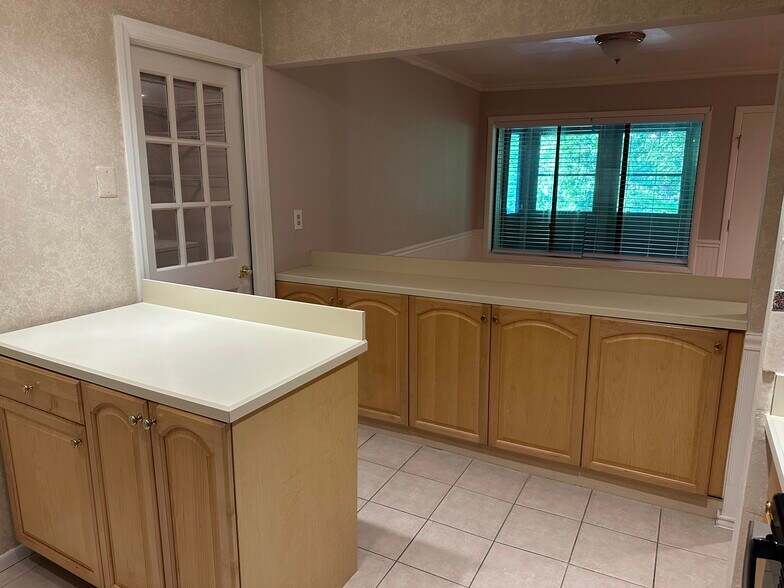 Building Photo - 111 Amberly Dr