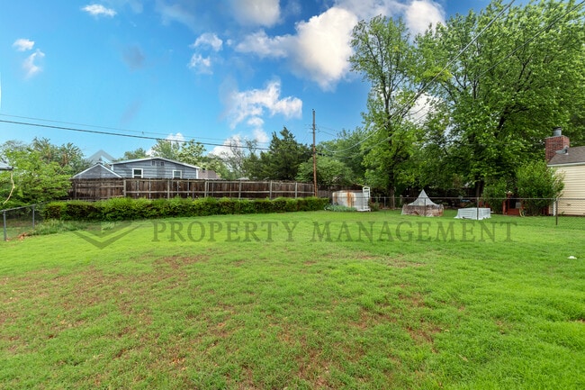Building Photo - 814 Prairie Park Rd