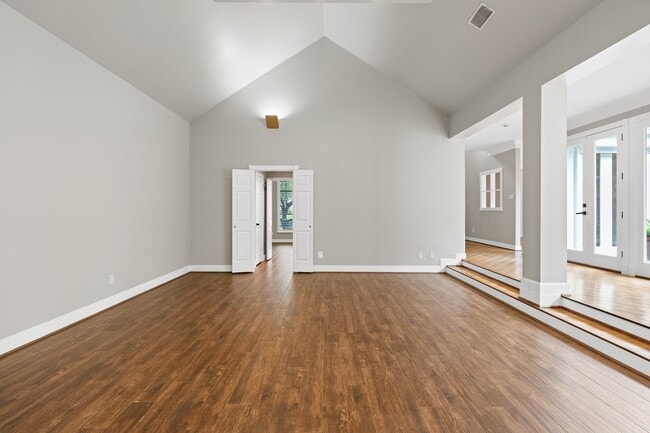 Building Photo - 230 Lakeside Blvd