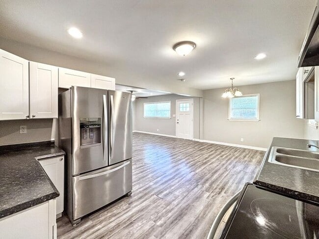 Building Photo - Charming 4-Bedroom Home with Fenced Yard a...
