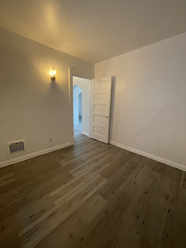 Building Photo - 632 Marmion Ave