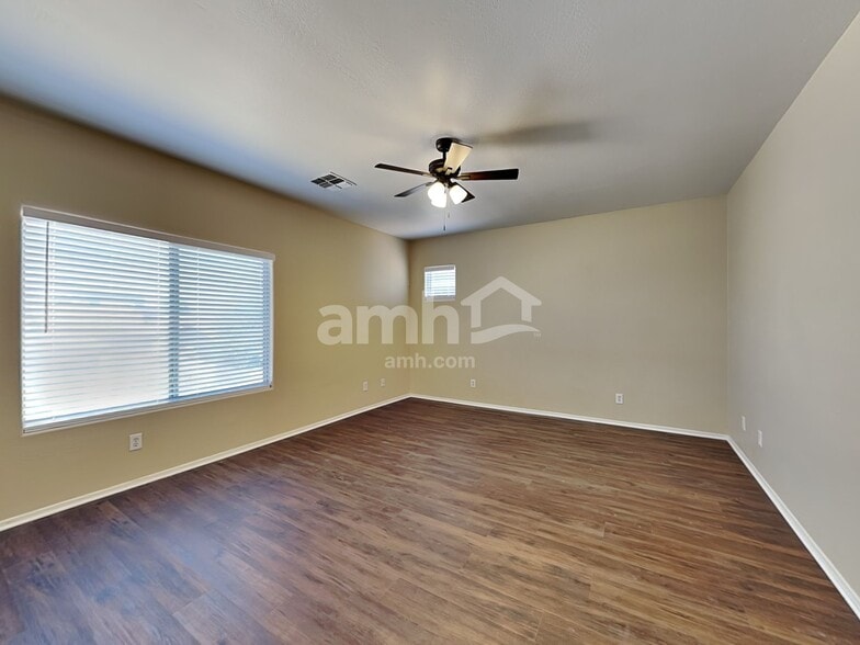 Building Photo - 5202 W Sunland Ave