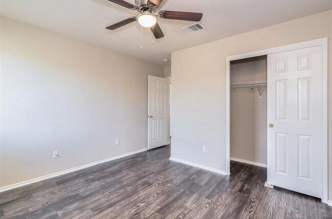 Building Photo - 106 Mertz Ln