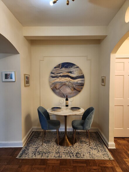 Eat-In Nook - 2515 K St NW