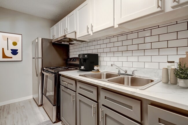 Building Photo - Kalo Village Seven