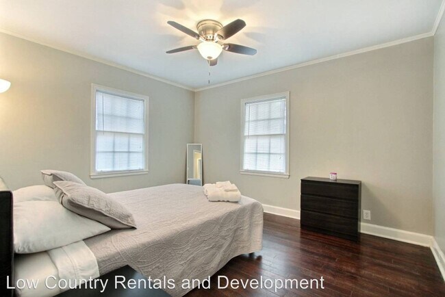 Building Photo - 2 br, 1 bath House - 212 E 57th St