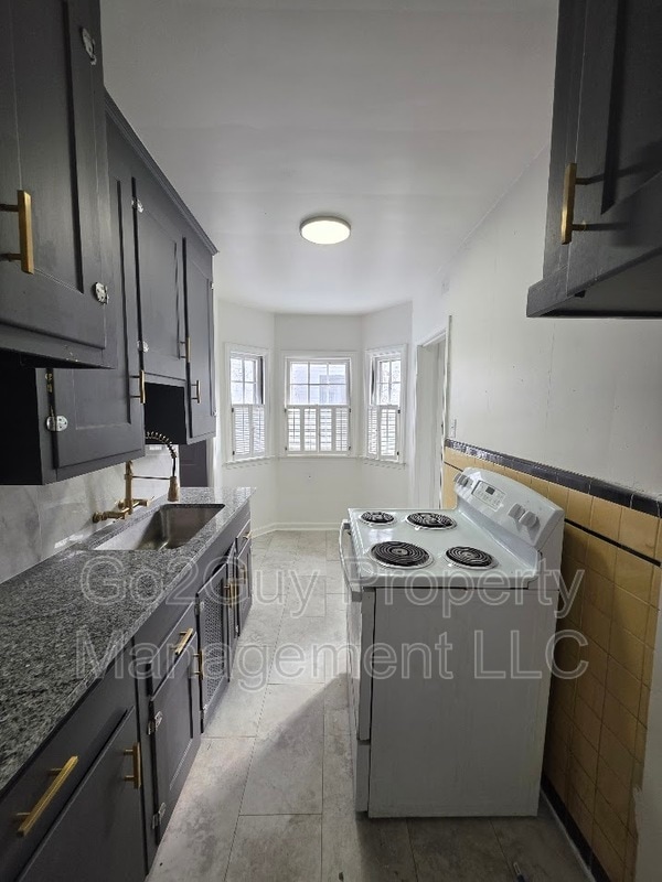 Building Photo - 3861 Bishop St