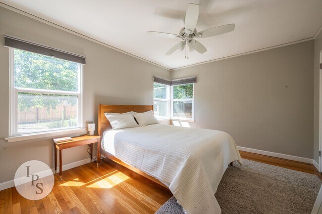 Building Photo - Beautifully Updated Fresno High Home - Walkable to Gazebo Gardens, 3BR/1BA, Partially Furnished