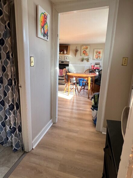 New floors in kitchen & bathroom - 10 Mall St