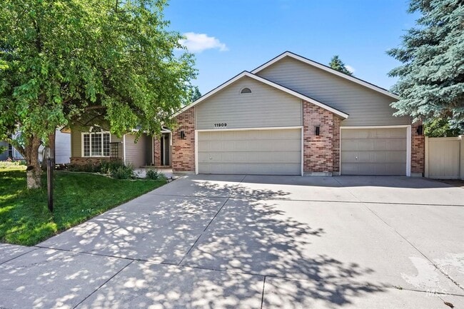 Building Photo - 11909 W Patrina Dr