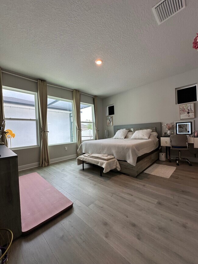 Building Photo - 28656 Sweet Persimmon Dr