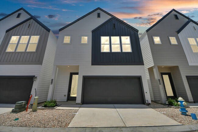 Building Photo - 6519 Old Olive Tree Dr
