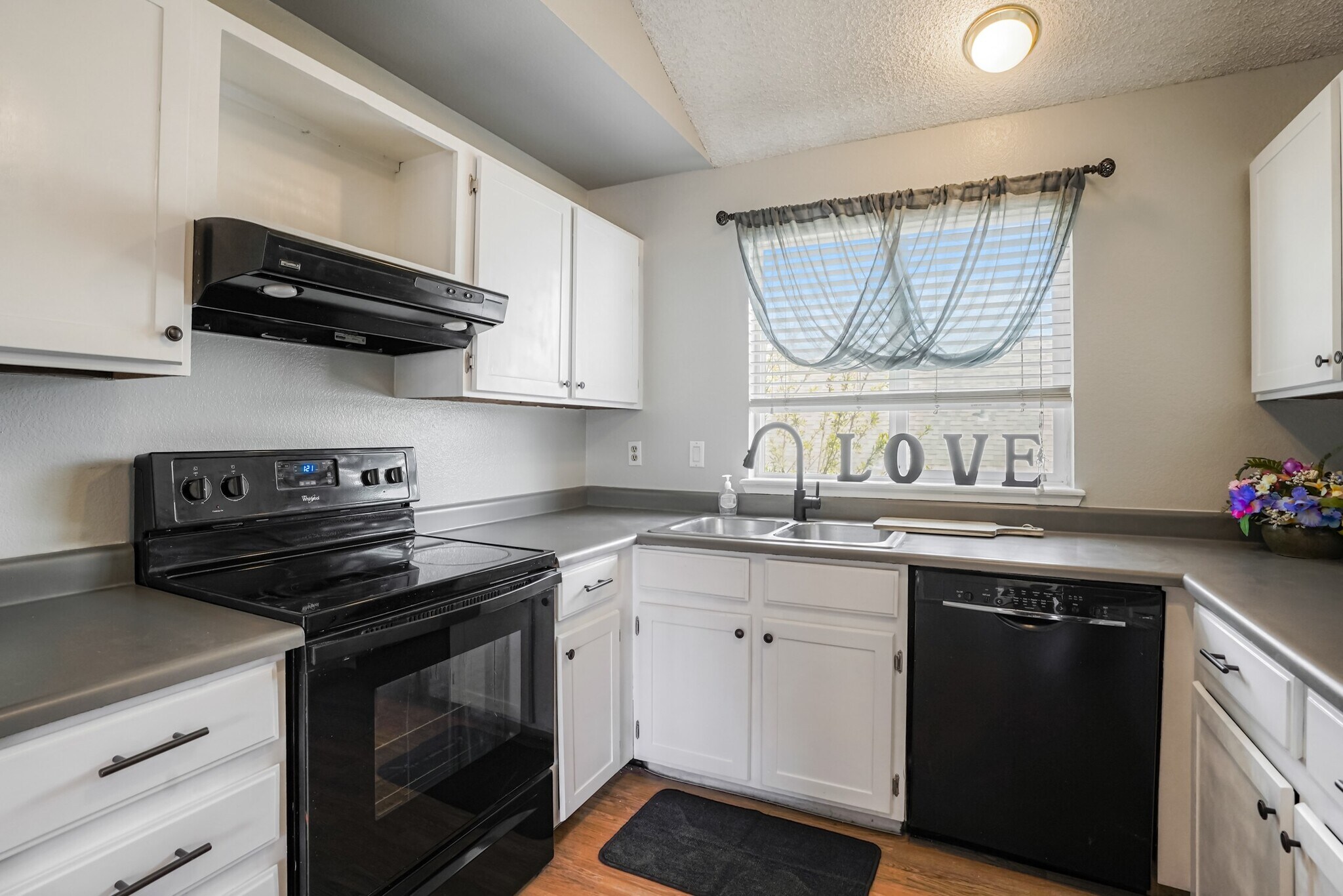 Building Photo - 1447 W 134th Dr