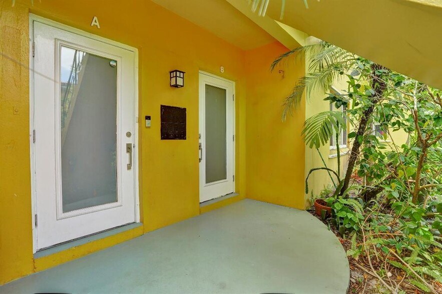 Building Photo - 717 NE 16th Ave