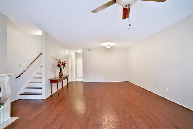 Building Photo - 532 Wilcrest Dr