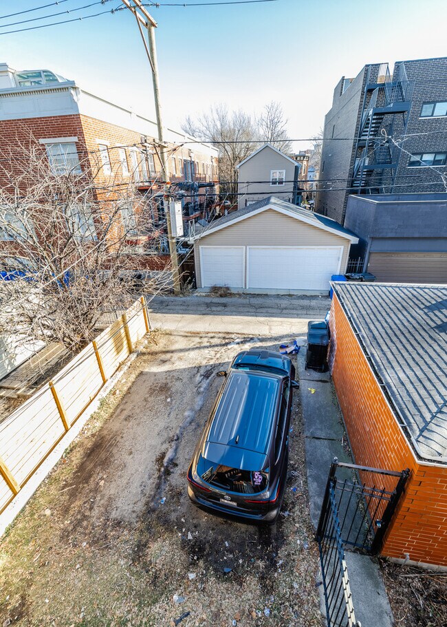 Building Photo - 807 S Claremont Ave