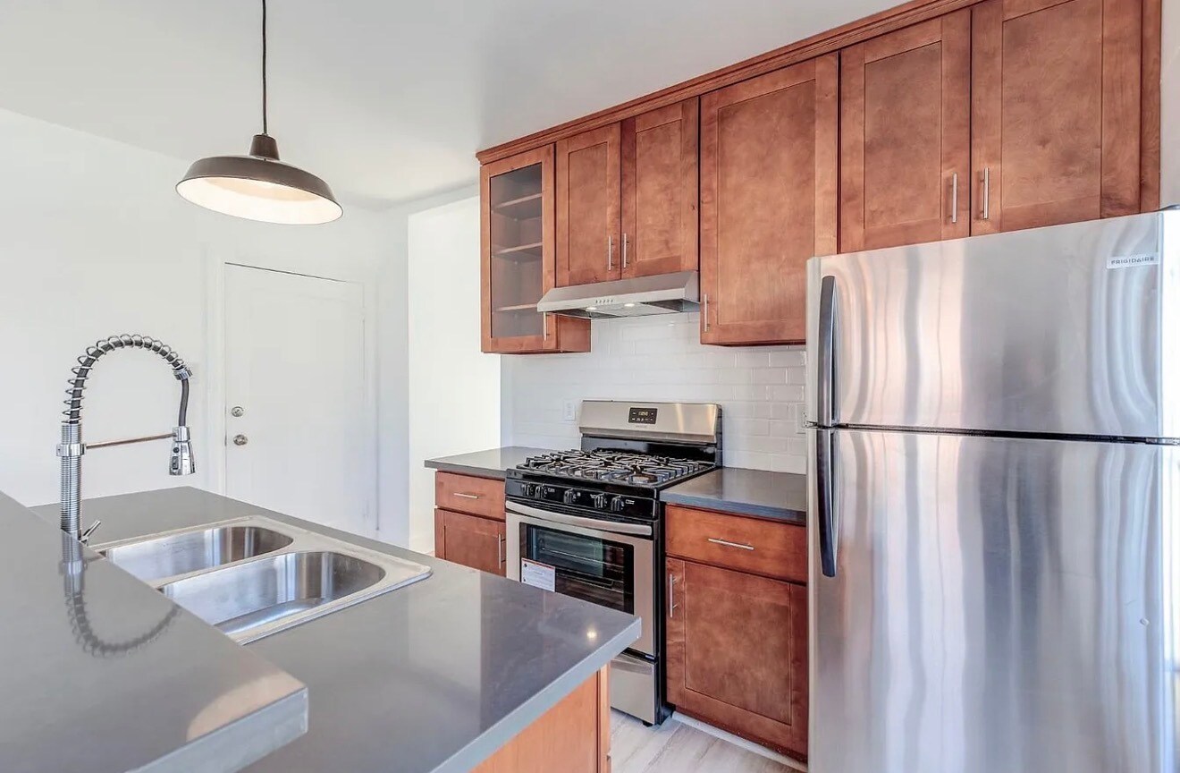 Building Photo - 1704 Miramar St