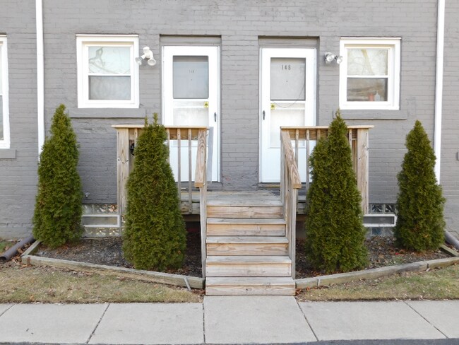 Building Photo - 154 Pingree Ave