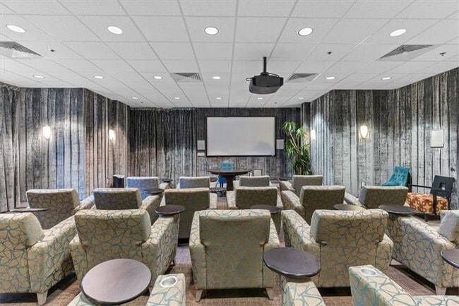 Building Photo - 711 Cosmopolitan Dr NE