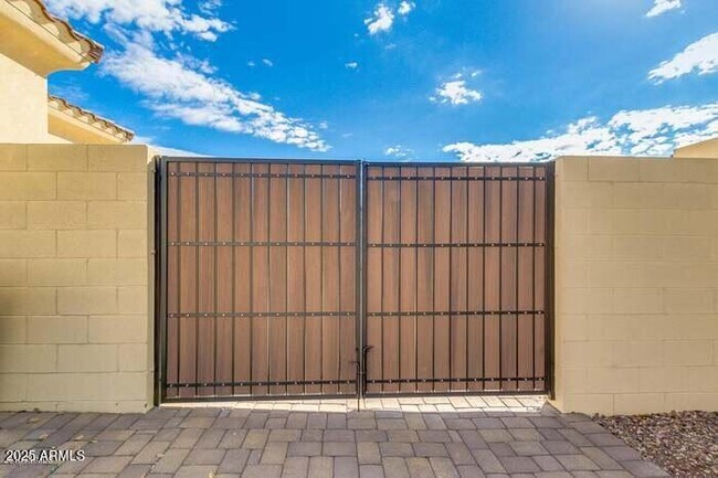 Building Photo - 2836 E Carob Dr
