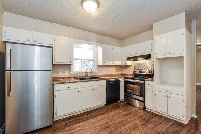 Building Photo - 2604 Pentolope Dr SE
