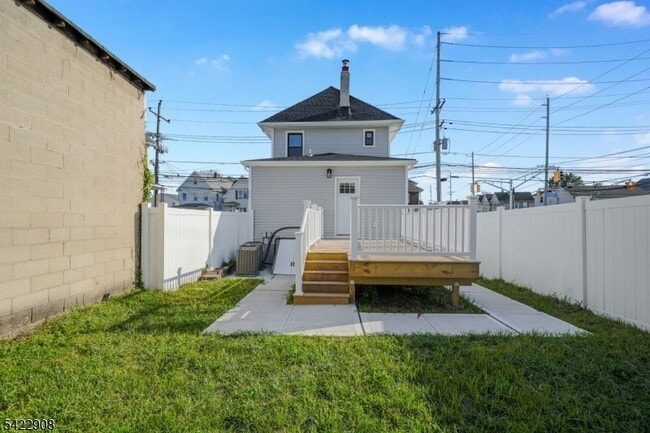 Building Photo - 100 Kansas St