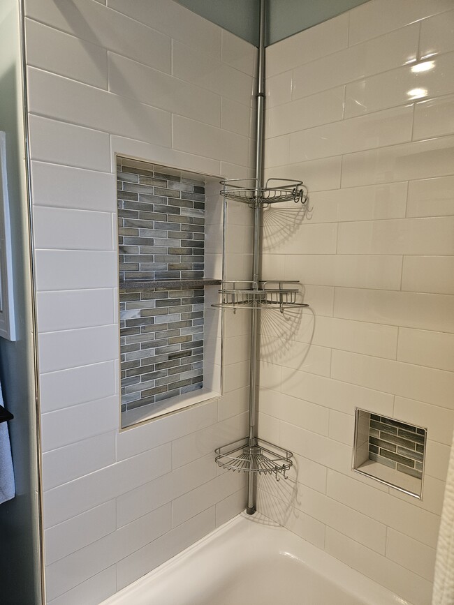 Shower - 5334 44th St