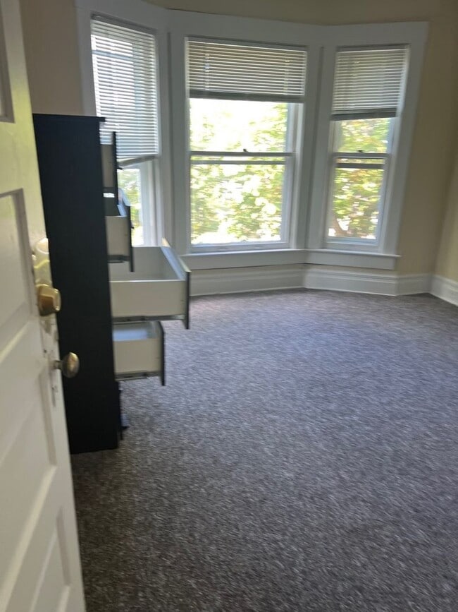 Building Photo - 7 Bedroom located Downtown Ann Arbor