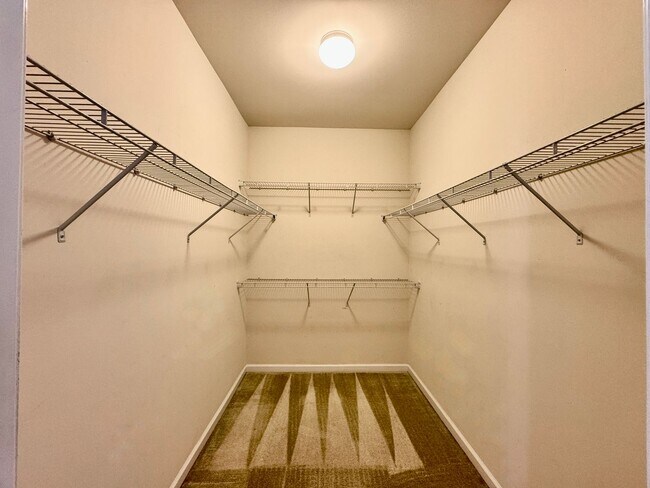 Building Photo - Available 07-08-26! Townhouse w/Garage - Pet Friendly - All Appliances Convey!