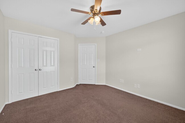 Building Photo - 6115 Shadow Isle Ln